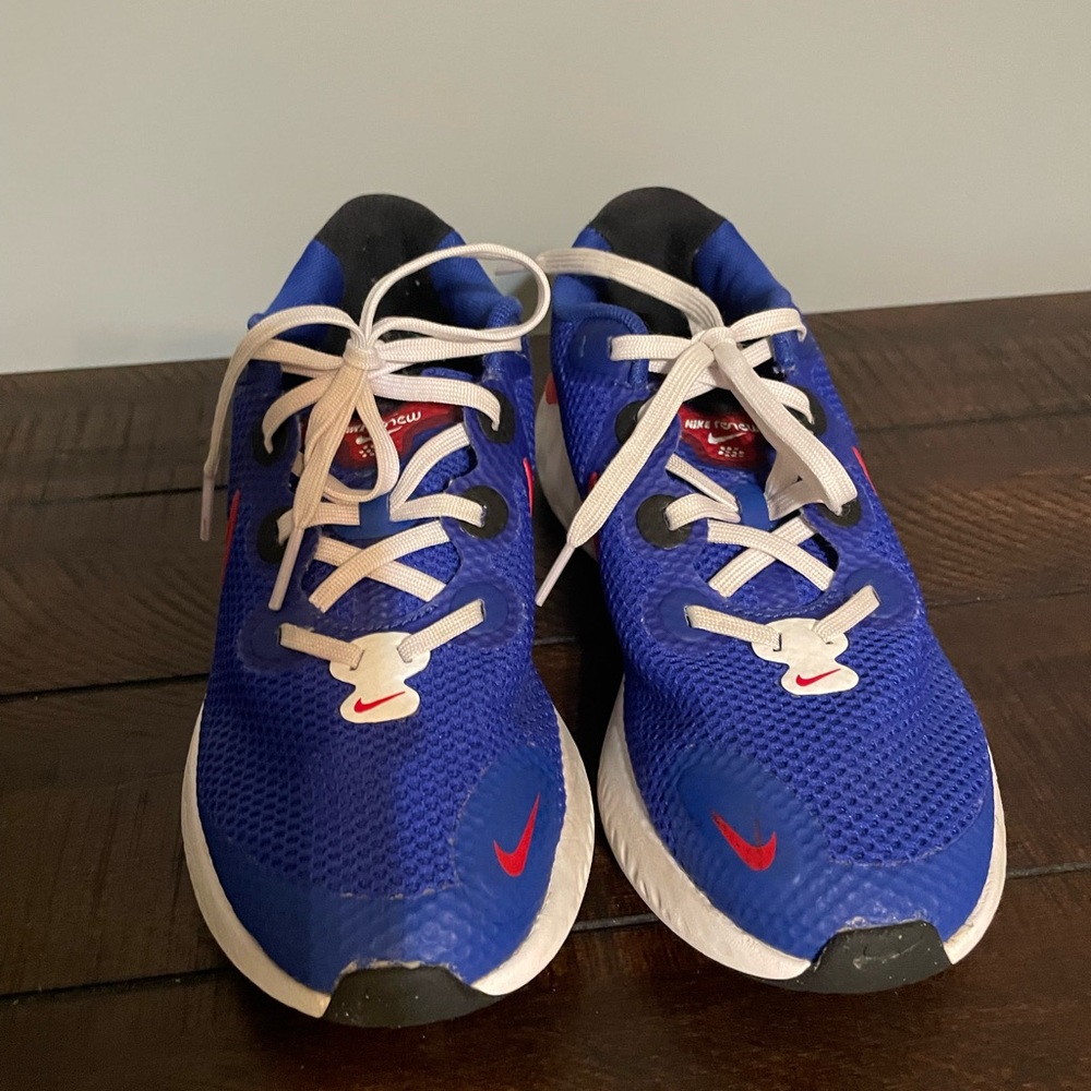 Youth size 5.5 Nike